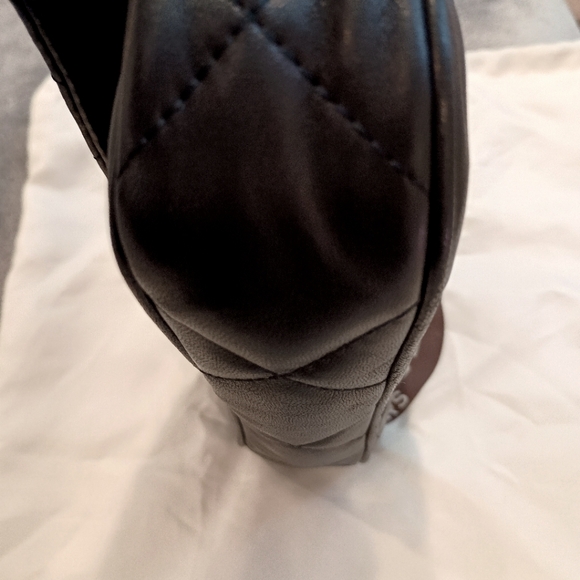 Michael Kors Quilted Black purse Perfect condition. Comes with a dust bag too! - Picture 6 of 7